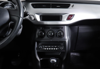 Подержанный автомобиль Citroen C3 Hatchback 2012 года (13 фото)