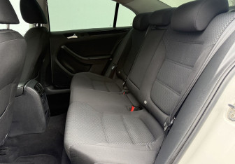 Подержанный автомобиль Volkswagen Jetta Sedan 2013 года (11 фото)