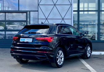 Подержанный автомобиль Audi Q3 2021 года (5 фото)
