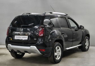 Подержанный автомобиль Renault Duster 2017 года (5 фото)