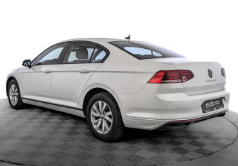 Подержанный автомобиль Volkswagen Passat Sedan 2020 года (7 фото)