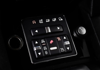 Подержанный автомобиль Land Rover Discovery 2013 года (18 фото)