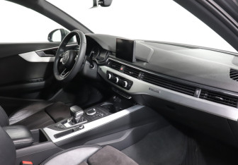 Подержанный автомобиль Audi A4 Sedan 2017 года (9 фото)