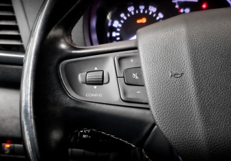 Подержанный автомобиль Peugeot Traveller 2022 года (25 фото)