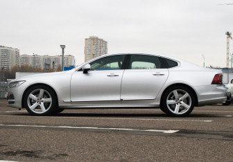 Подержанный автомобиль Volvo S90 2020 года (8 фото)