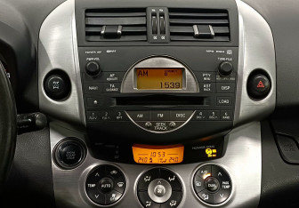 Подержанный автомобиль Toyota RAV4 2008 года (14 фото)