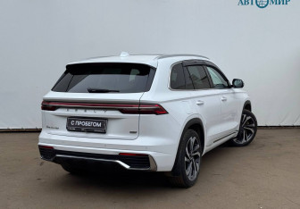 Подержанный автомобиль Geely Monjaro 2023 года (8 фото)