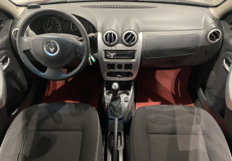Подержанный автомобиль Renault Sandero 2013 года (10 фото)