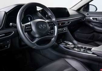 Подержанный автомобиль Hyundai Sonata 2019 года (14 фото)