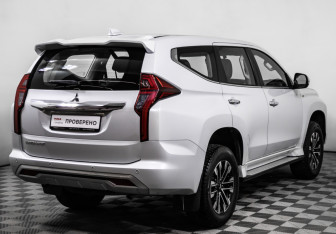 Подержанный автомобиль Mitsubishi Montero Sport 2021 года (5 фото)