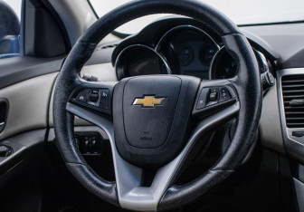 Подержанный автомобиль Chevrolet Cruze Hatchback 2012 года (15 фото)