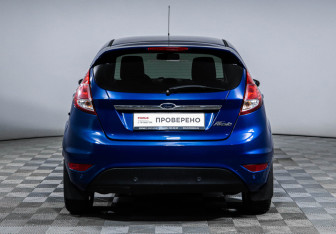 Подержанный автомобиль Ford Fiesta Hatchback 2015 года (6 фото)