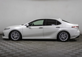 Подержанный автомобиль Toyota Camry Sedan 2020 года (8 фото)