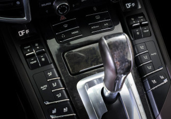 Подержанный автомобиль Porsche Cayenne 2012 года (19 фото)