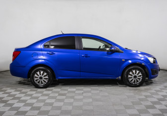 Подержанный автомобиль Chevrolet Aveo Sedan 2013 года (4 фото)