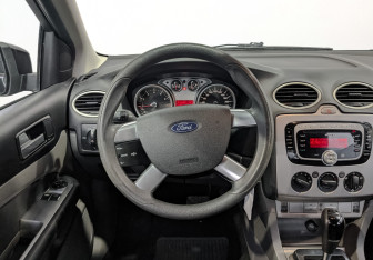 Подержанный автомобиль Ford Focus Hatchback 2010 года (22 фото)