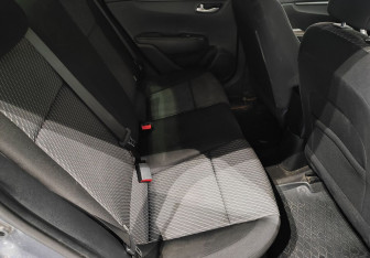 Подержанный автомобиль Kia Rio Sedan 2017 года (11 фото)