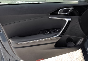 Подержанный автомобиль Kia Ceed Hatchback 2019 года (19 фото)