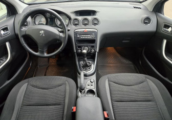 Подержанный автомобиль Peugeot 408 2012 года (9 фото)