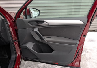 Подержанный автомобиль Volkswagen Tiguan 2017 года (22 фото)