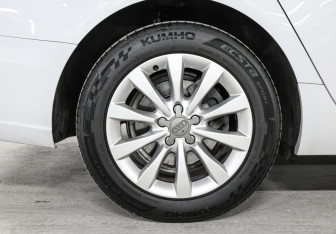 Подержанный автомобиль Audi A6 Sedan 2013 года (24 фото)