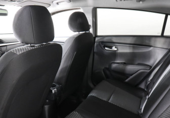 Подержанный автомобиль Kia Rio Hatchback 2018 года (12 фото)