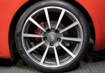 Подержанный автомобиль Porsche Cayman 2016 года (26 фото)