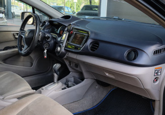 Подержанный автомобиль Honda Insight Hatchback 2009 года (7 фото)