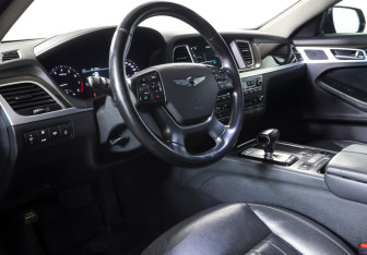 Подержанный автомобиль Genesis G80 2018 года (15 фото)