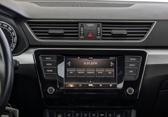 Подержанный автомобиль Skoda Superb Liftback 2017 года (17 фото)