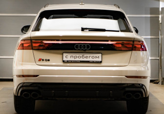 Подержанный автомобиль Audi SQ8 2024 года (5 фото)