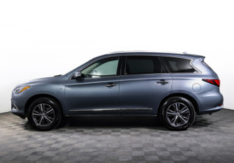 Подержанный автомобиль Infiniti QX60 2016 года (8 фото)
