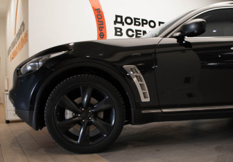 Подержанный автомобиль Infiniti FX 2012 года (37 фото)