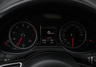 Подержанный автомобиль Audi Q5 2014 года (15 фото)