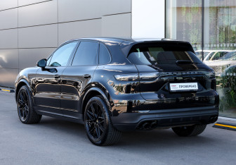 Подержанный автомобиль Porsche Cayenne 2020 года (7 фото)