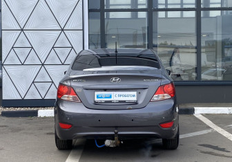 Подержанный автомобиль Hyundai Solaris Sedan 2012 года (6 фото)