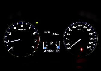 Подержанный автомобиль Mitsubishi Outlander 2020 года (13 фото)