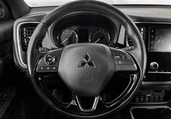 Подержанный автомобиль Mitsubishi Outlander 2021 года (18 фото)
