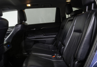 Подержанный автомобиль Toyota Highlander 2014 года (13 фото)