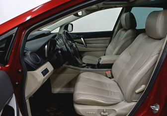 Подержанный автомобиль Mazda CX-7 2011 года (21 фото)