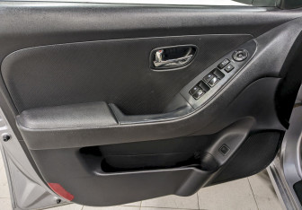 Подержанный автомобиль Hyundai Elantra Sedan 2010 года (11 фото)
