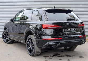 Подержанный автомобиль Audi Q7 2024 года (7 фото)