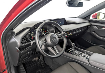 Подержанный автомобиль Mazda 3 Hatchback 2019 года (16 фото)