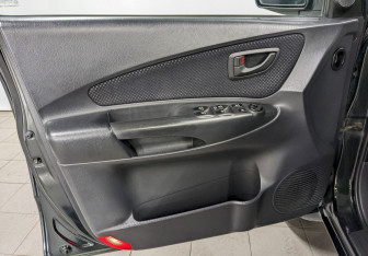 Подержанный автомобиль Hyundai Tucson 2007 года (11 фото)
