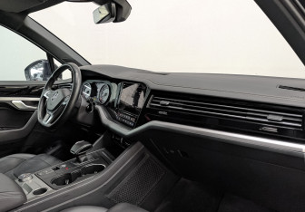 Подержанный автомобиль Volkswagen Touareg 2018 года (13 фото)