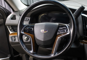 Подержанный автомобиль Cadillac Escalade Suv 2019 года (17 фото)