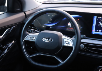 Подержанный автомобиль JAC JS6 2022 года (17 фото)