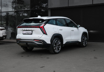 Подержанный автомобиль Geely Atlas 2024 года (4 фото)