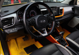 Подержанный автомобиль Kia Stonic 2018 года (12 фото)