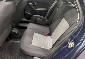 Подержанный автомобиль Volkswagen Polo Sedan 2014 года (15 фото)